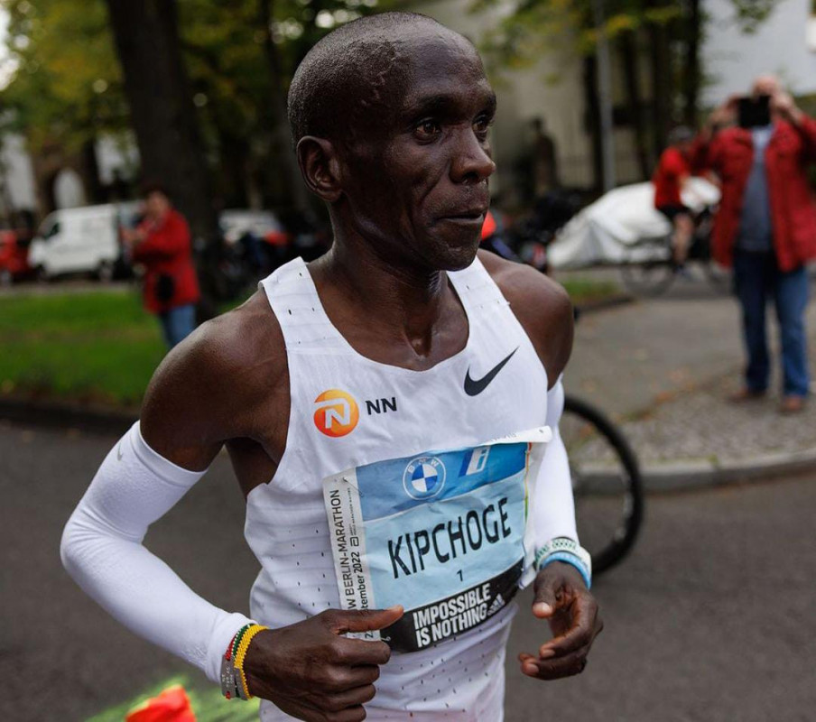 kipchoge breaking 2 hours